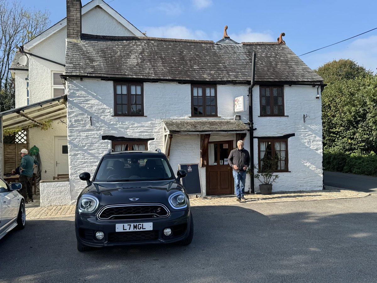 Cryocool's tweet image. Out with the lads for a shandy @ Botus Fleming last Sunday