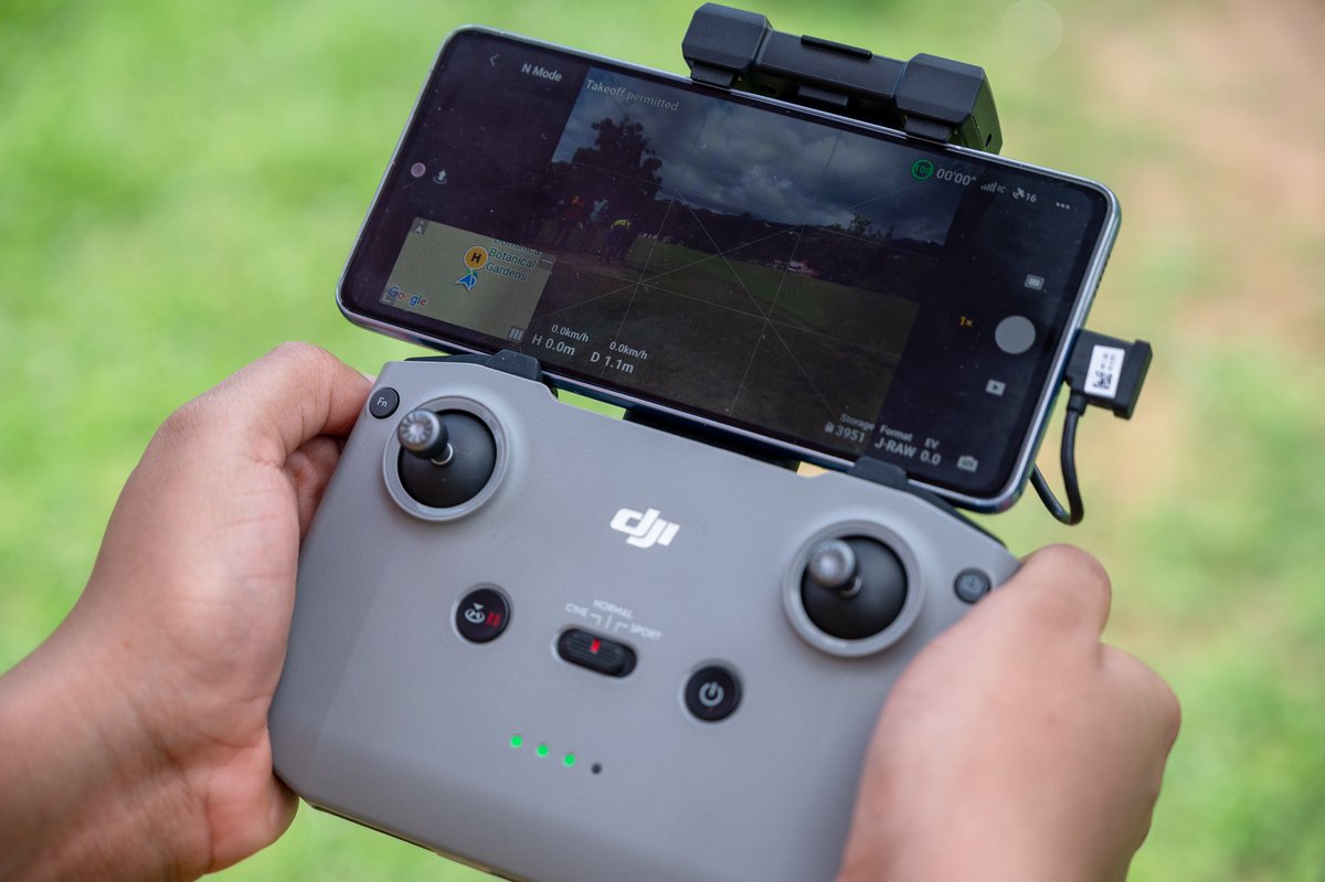 🚨 Calling all Caribbean journalists!
UNESCO has launched a groundbreaking 30-hour online workshop to help you report disasters using #AI, #Drones &amp; #GIS.
Why does this matter? Because ethical, real-time reporting saves lives.
👇