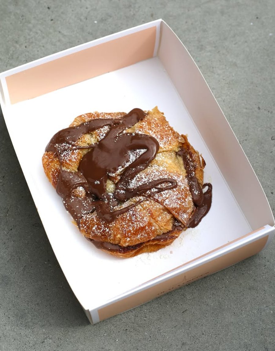 Celebrate National Dessert Day at Liberty Station! 🍰🍨 Treat yourself to custom-blended ice cream at Cold Stone, indulge in Hungarian chimney cakes at Mia Sorella, savor pastries at Le Parfait Paris, or enjoy sweet crepes from Olala. There’s something for every sweet tooth!