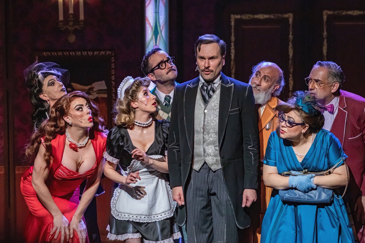 Ellos son culpables... de matarte de risa. Sospechosos... de algunos crímenes en la mansión. ¿Inocentes? De absolutamente nada. Ven y conócelos en #CLUE 🔍.

📅 17 de oct. | ⏰ 7 y 9 p.m.
📅 18 de oct. | ⏰ 6 y 8 p.m.
📅 19 de oct. | ⏰ 1:30 y 5:30 p.m.
🎟️ bit.ly/CLUEObraBoletos