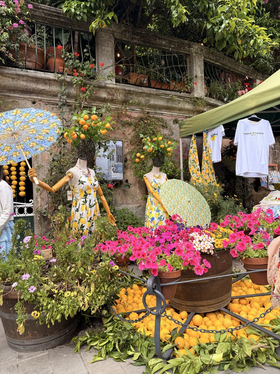 sheeblover's tweet photo. this was earlier but I walked around a  lemon festival in Italy!!  &amp; ate so many lemons that a drop of my blood could probably cure scurvy :p https://t.co/eJVkLoZj3X