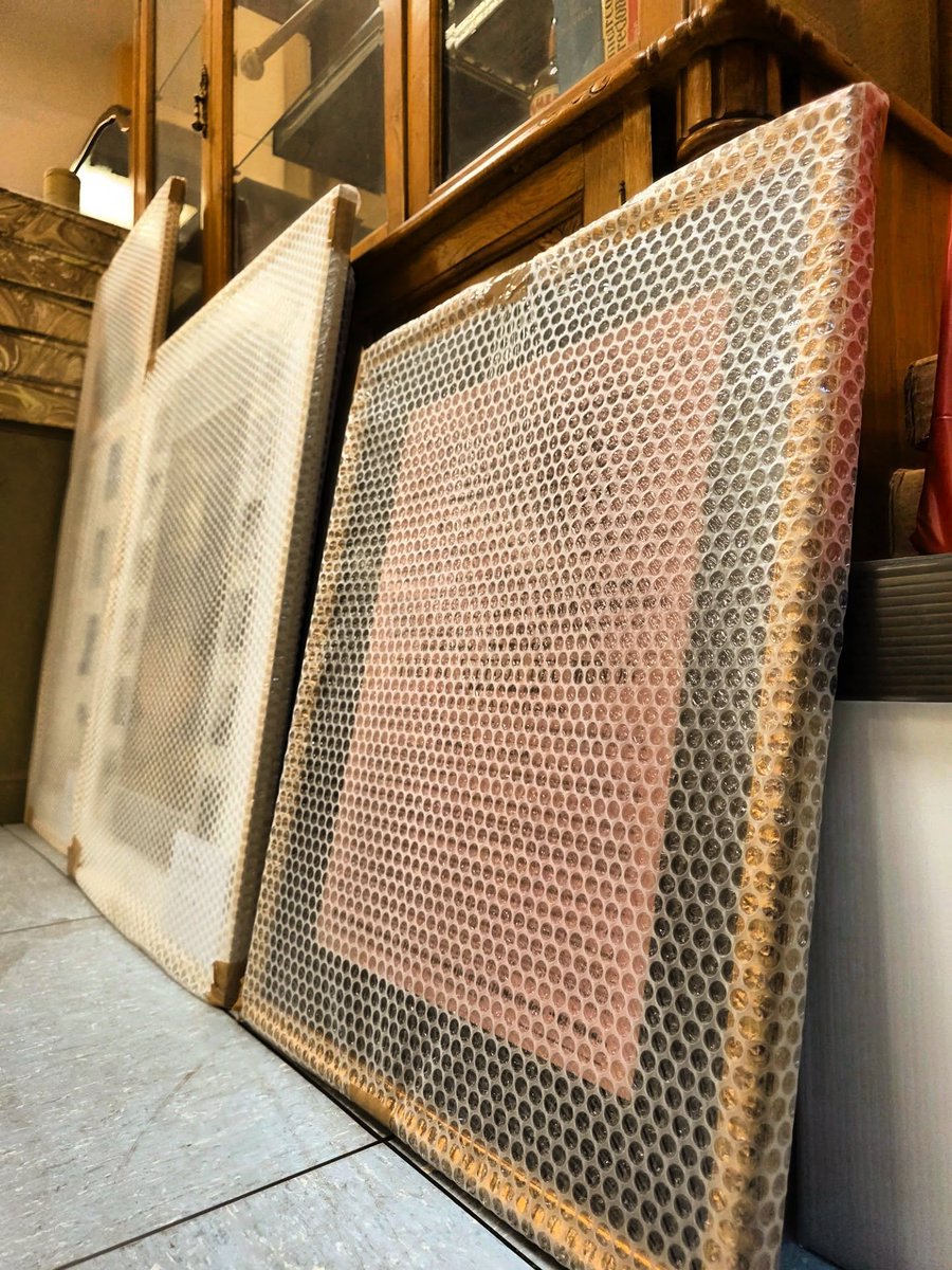 carlosmb1974's tweet photo. Preparando materiales para la exposición de la @bne_biblioteca "Máquinas parlantes. El arte de atrapar el sonido". Aparte de los documentos que la CCMB cede, también se aporta este Fonógrafo Edison M con accesorios Bettini y un Gramófono Berliner Gramophone
@CarlosColeccion https://t.co/RNyLKKSyFk
