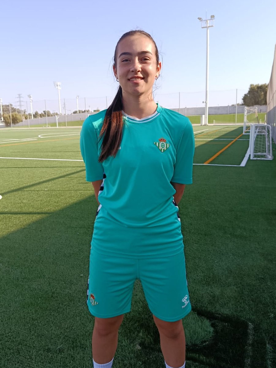 🙌⚽ ¡Seguimos con las grandes noticias!

🤝🏻💚 Marta Barrera, jugadora del Infantil de Cuarta Andaluza de Nervión, ha hecho un entrenamiento con el Real Betis Balompié 

¡Orgullo total y ejemplo de esfuerzo y talento! 🔝✨