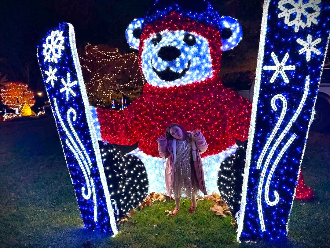 CarpenterDecor's tweet photo. ‘Tis the "ski-son" to be jolly ⛷🐻🎄

We have a couple of these Adorable R&amp;K Skiing Polar Bears in stock and ready to ship!

855-259-4121

#commercialoutdoorholidaydecor #commercialoutdoorchristmasdecor #instock #readytoship #skiing #polarbear #CarpenterDecorating #Manufacturer https://t.co/94TxHd7dtV
