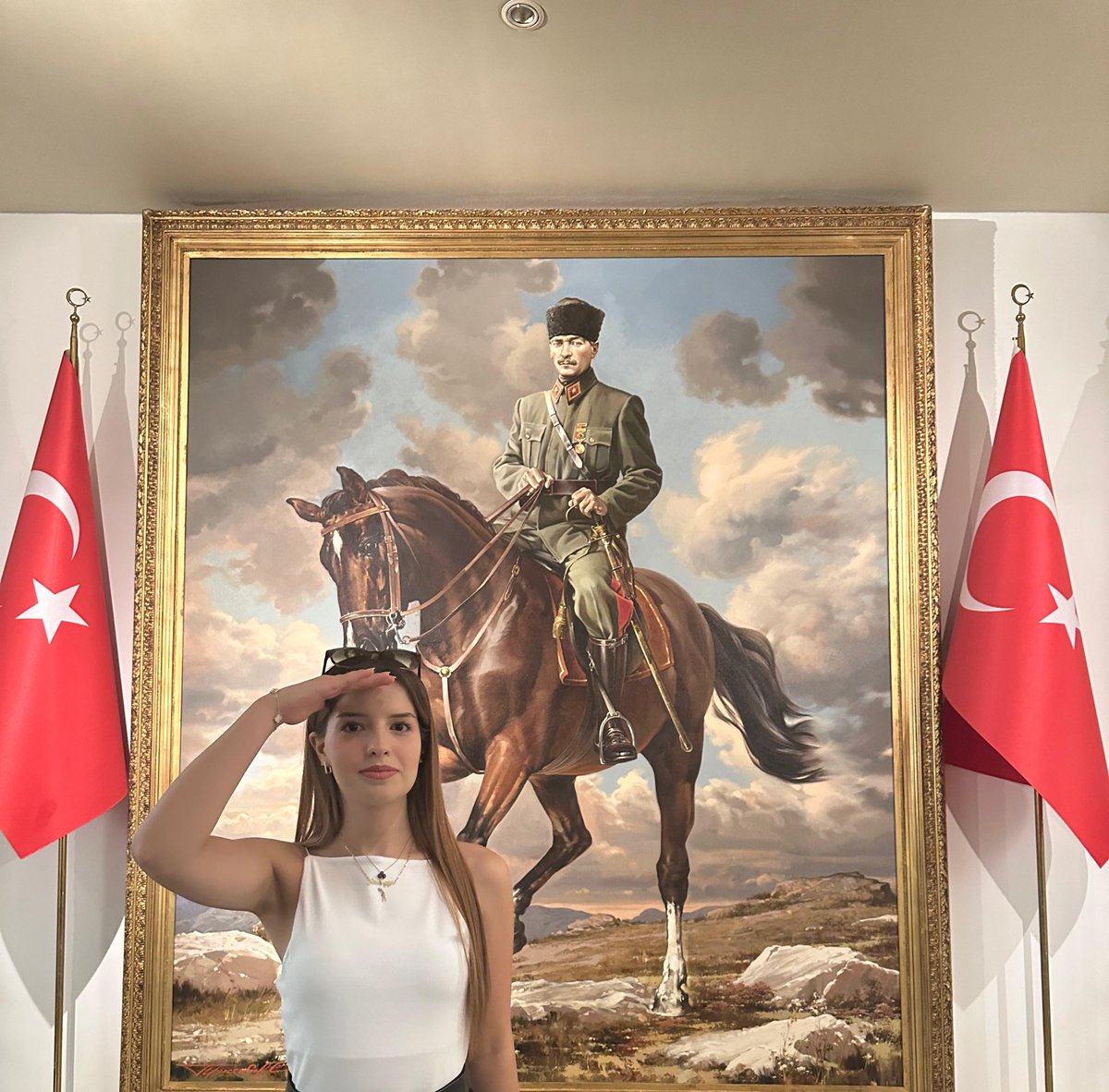 Kabul ettiğimiz tek kurucu Önder, 
Gazi Mustafa Kemal Atatürk!