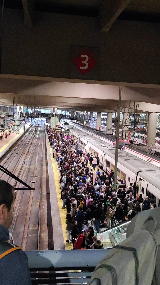 Esperemos que la huelga general convocada mañana, nos solucione estos problemas por todas y tengamos un tren de Cercanías en condiciones. 🙏🏻
