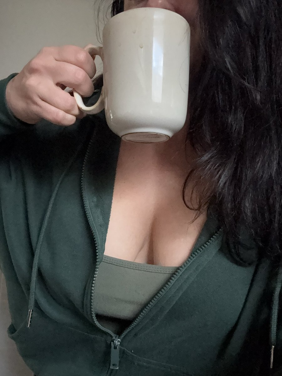 AlexandraB41316's tweet photo. Toasty Tuesday to all my ladies, couples and single males. Cum 💦💦 see me tonight 7PM-4AM @BlueSpaPromo and let’s get toasty together. Photos are me cozy with my coffee before work and then what you get when I’m at work. If you like don’t forget to like. 😘
@WG6Canada @spa_gta @HotnSexyCanada @HotnSexyToronto @WomensBestBook @MILFModels #yyz #massage #spa #erotic