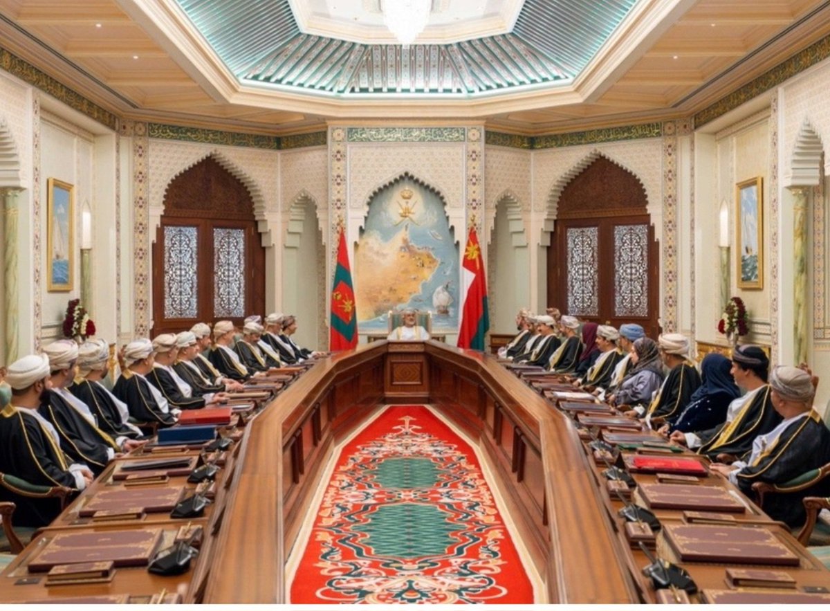 مولاي جلالة #السلطان_هيثم_بن_طارق  حفظكم الله ورعاكم . 
بعض الوزراء بقراراتهم أثقلوا كاهل المواطن ، وأتعبوا الناس في معيشتهم وثقتهم . قد لايرون الواقع كما نعيشه ، أو ربما لا يُبلغونكم بالحقيقة كما هي ، لكننا نعلم أن القلب الكبير يسمع ، وأن العدل لا يرضى إلا بالإنصاف .
نحن لا نطلب