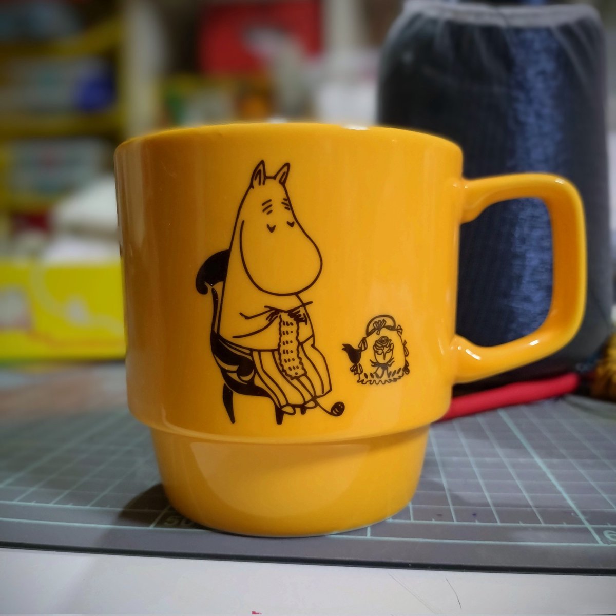 ムーミンママが編み物してるマグカップ！

仕舞っといてもアレなんで使い始めました🧶