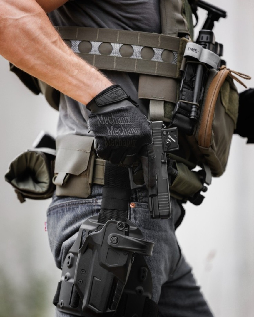 RazorbackArmory's tweet image. Gear that works as hard as you do. 💪 From draw to drop, every piece in your kit should be purpose-built and field-proven. No fluff and no failure.