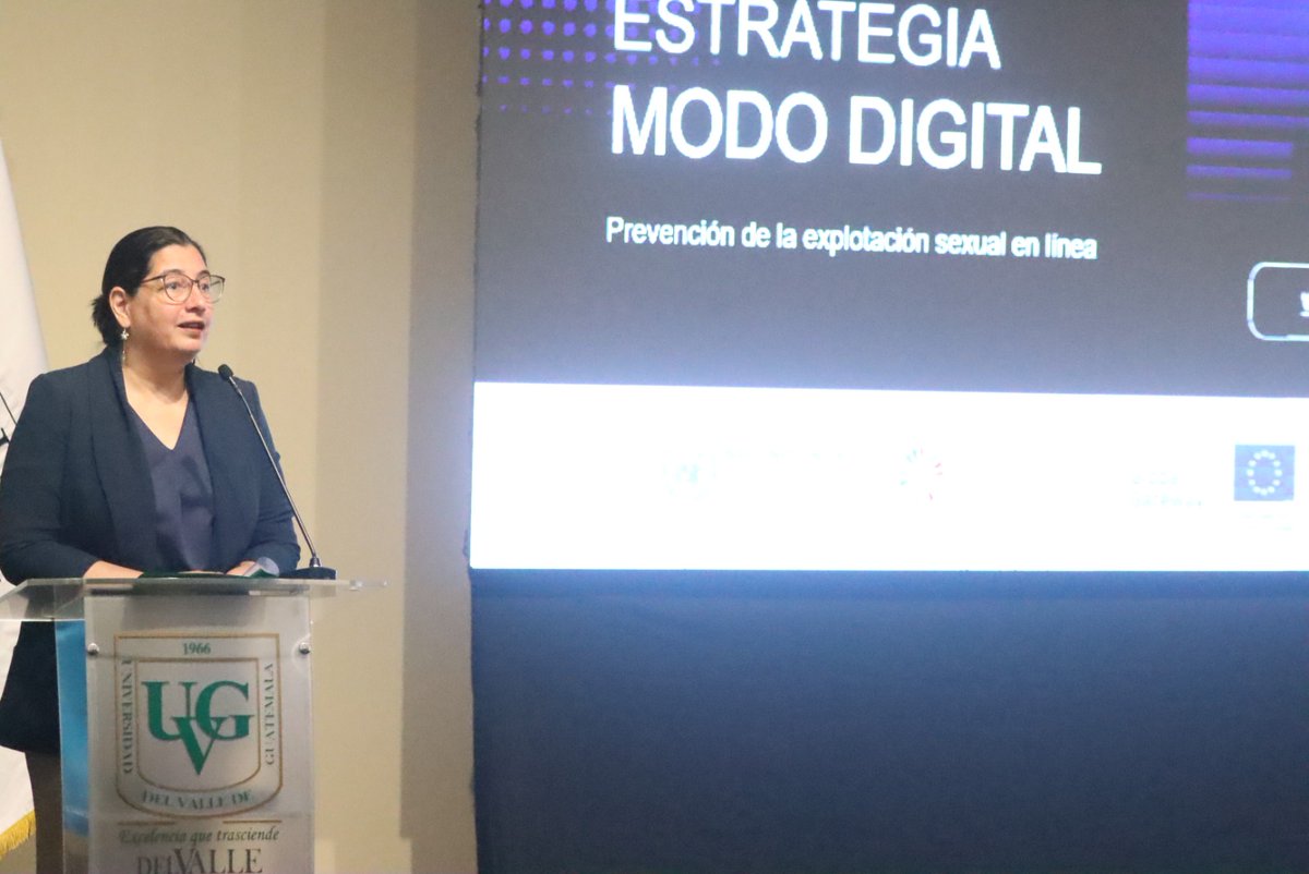 secretariasvet's tweet image. 🧑🏽‍🏫💻 Como parte de la estrategia #ModoDigital, SVET capacitó a más de 100 docentes de primaria para prevenir la explotación sexual en línea y fortalecer la seguridad digital de niñas y niños.

Conocieron a los #Ciberguardianes y al chat de orientación OLIVET. 💬💙
#PrevenciónVET