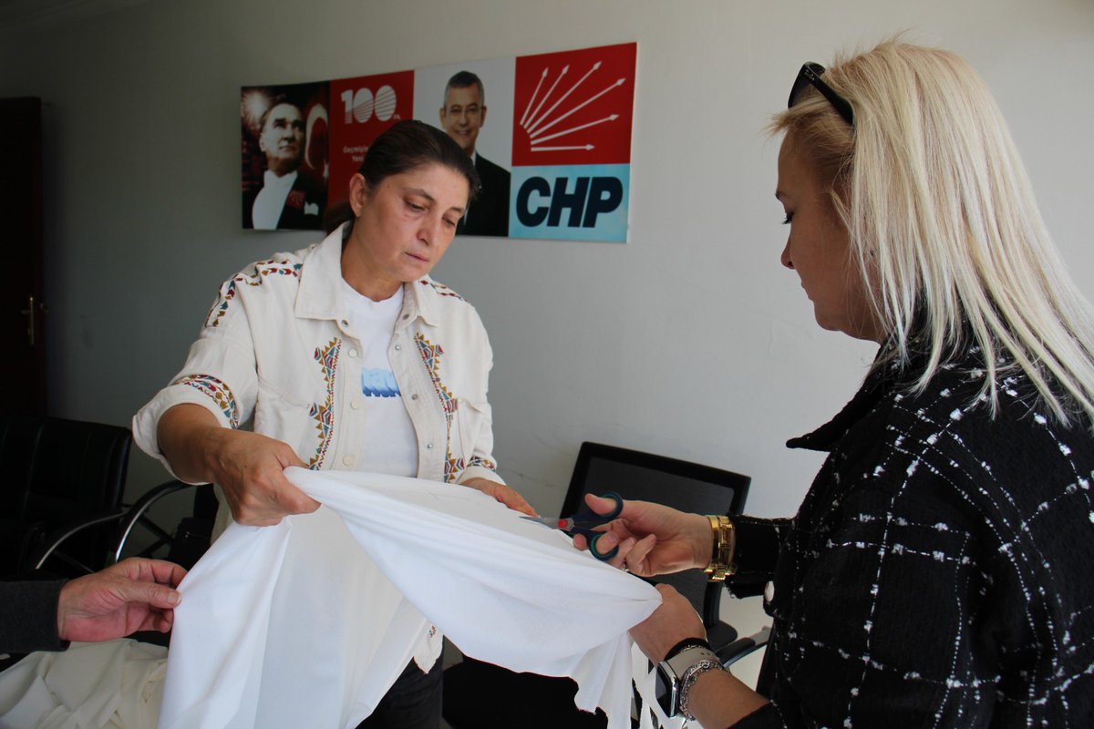 CHP Gaziantep Kadın Kolları (@chpkadingantep) on Twitter photo Gaziantep’ten yükselen çağrımızla; adalet, özgürlük ve demokrasi talebimizi kadın emeğiyle büyütüyoruz.
81 ilin dayanışmasında bizim de emeğimiz var.
Haksızlıklara karşı kadın emeğiyle, inançla direniyoruz.
#ÖnceAdaletÖnceHürriyet Gaziantep’ten yükselen çağrımızla; adalet, özgürlük ve demokrasi talebimizi kadın emeğiyle büyütüyoruz.
81 ilin dayanışmasında bizim de emeğimiz var.
Haksızlıklara karşı kadın emeğiyle, inançla direniyoruz.
#ÖnceAdaletÖnceHürriyet