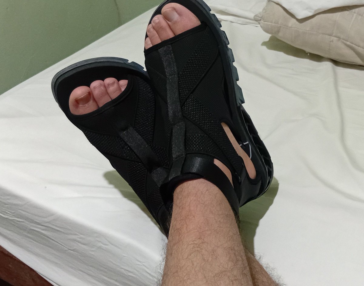 Ti3d_'s tweet photo. Black Panther! 😼
#sandal
#sandals
#sandalias
#sandalia
#feet
#feetfetısh
#feetmen
#toes
#toeslovers
#malefeet https://t.co/TsWVT4Xzo1