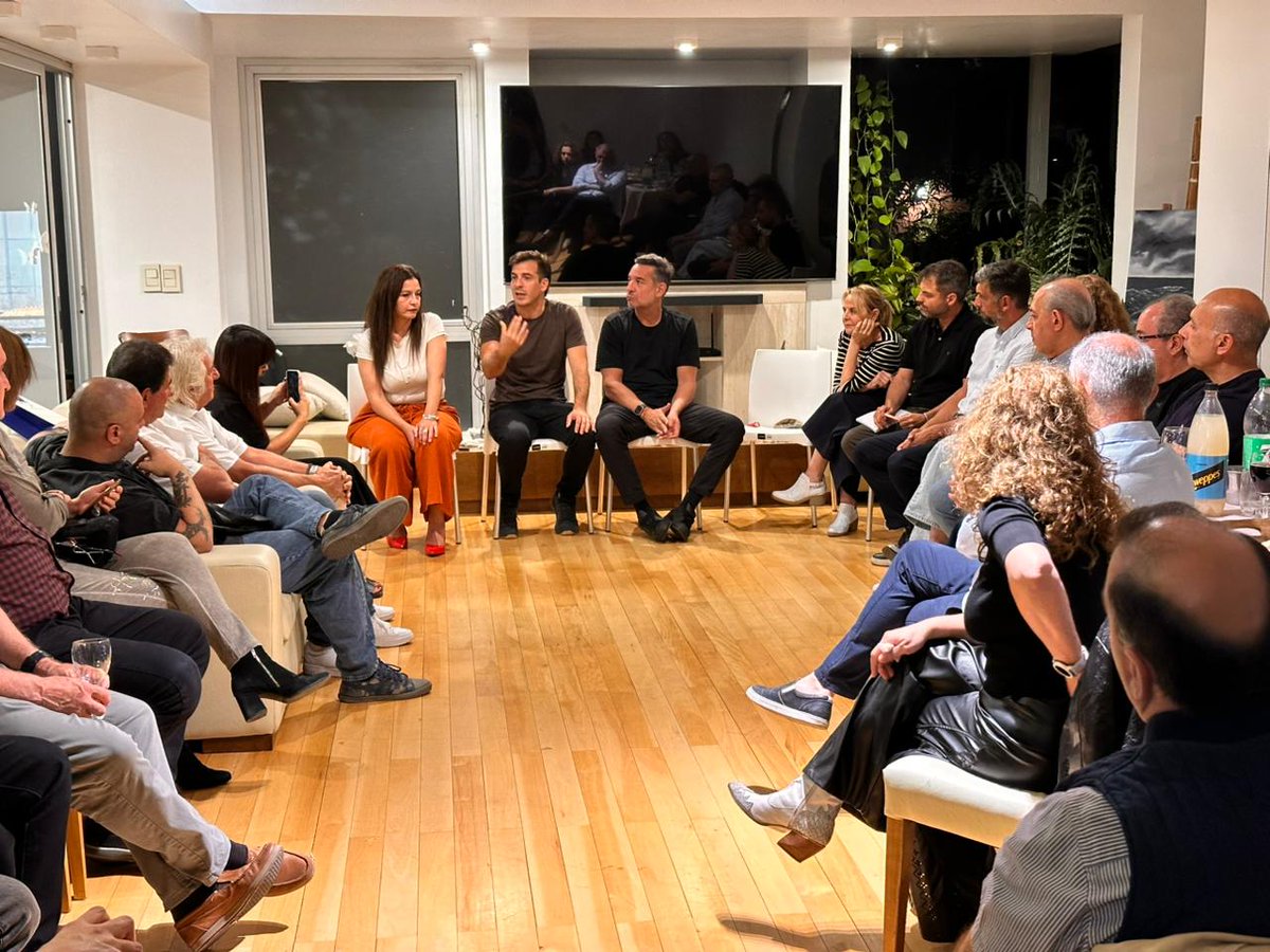 miguelsiciliano's tweet photo. SEGUIMOS LLEVANDO LA PROPUESTA DE PROVINCIAS UNIDAS

Nos reunimos con vecinos de barrios cerrados de la zona sur de la ciudad para contarles lo que vamos a llevar al #Congreso de la Nación. Somos el espacio que siempre priorizó a #Córdoba y que la va a defender como prioridad. Sigamos avanzando juntos para construir, entre todos, el país nos merecemos.