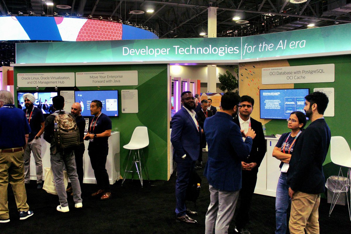 OracleDevs's tweet image. Ready for another exciting day at #AIWorld! 🤗
Be sure to come by the developer booth to learn how you can start building AI into your applications today.