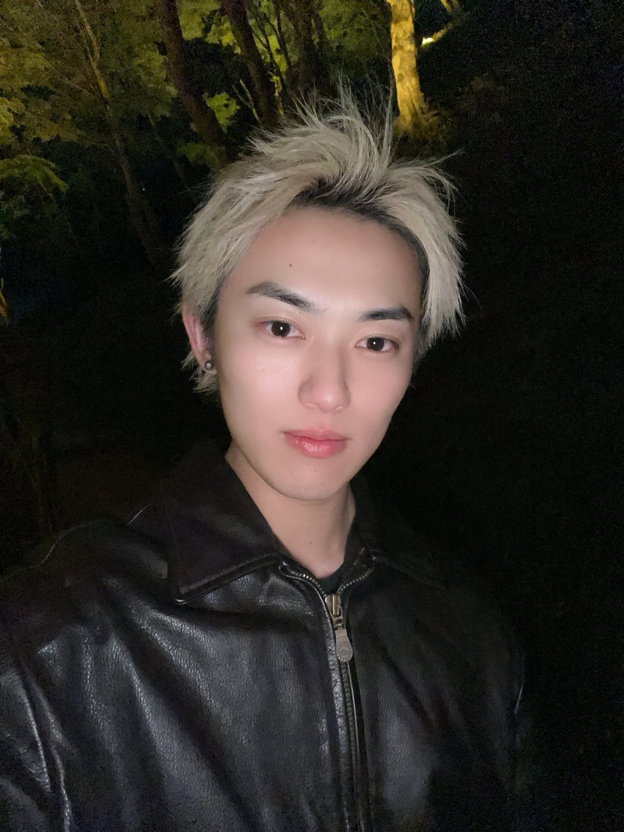 最後に髪染めてたのいつやっけな〜と思って見返してたら、この時やってほぼ一年前でYAVAI