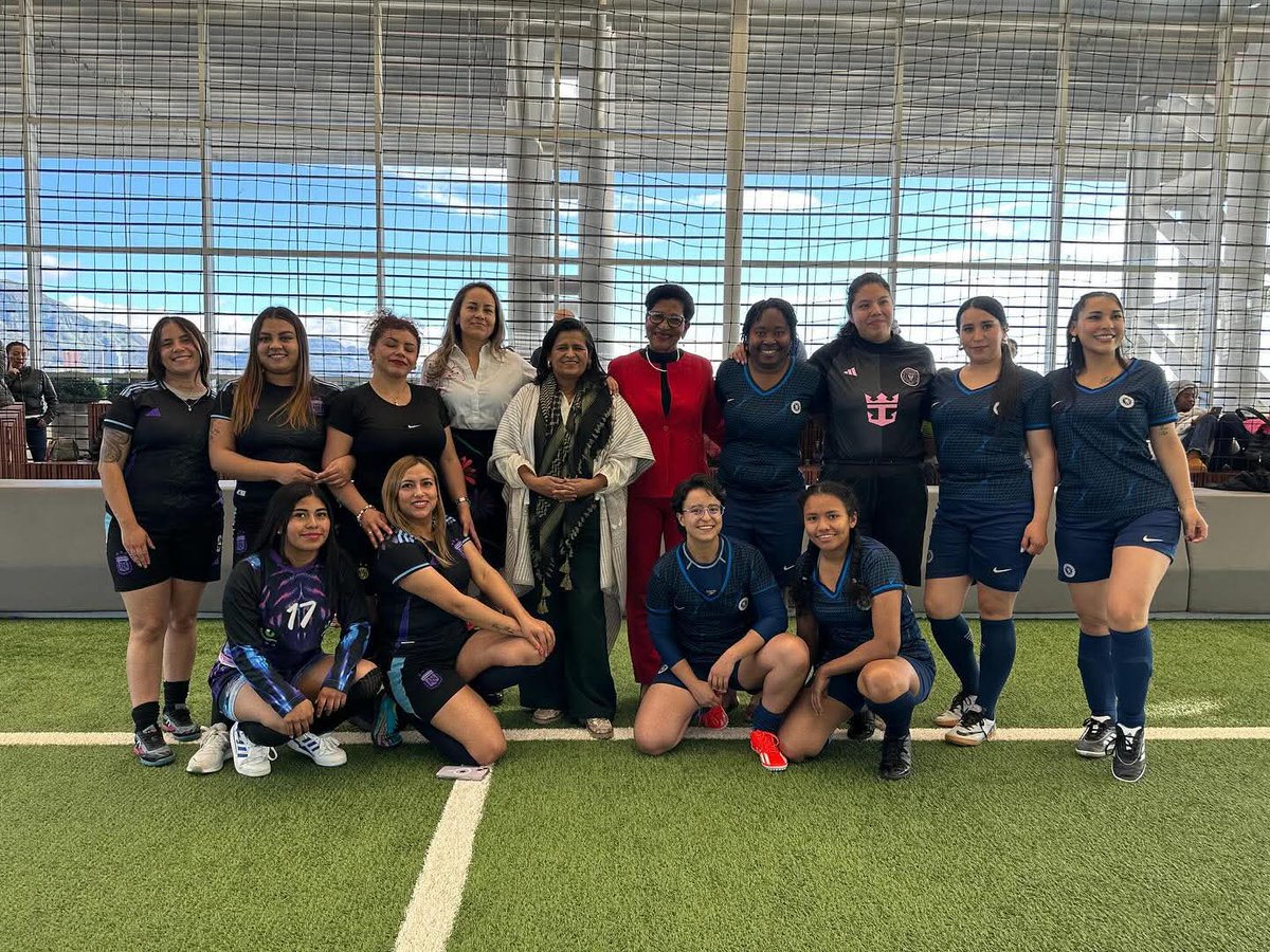 YackyCamposR's tweet photo. ⚽ En nuestros juegos de la @URestitucion impulsados desde la Secretaría General, se participa por mucho más que un trofeo: lo hacemos por la igualdad, el bienestar y el trabajo en equipo que fortalecen el servicio público. 

Somos un gran equipo!! 💪🏽 https://t.co/1kMS2dT41X