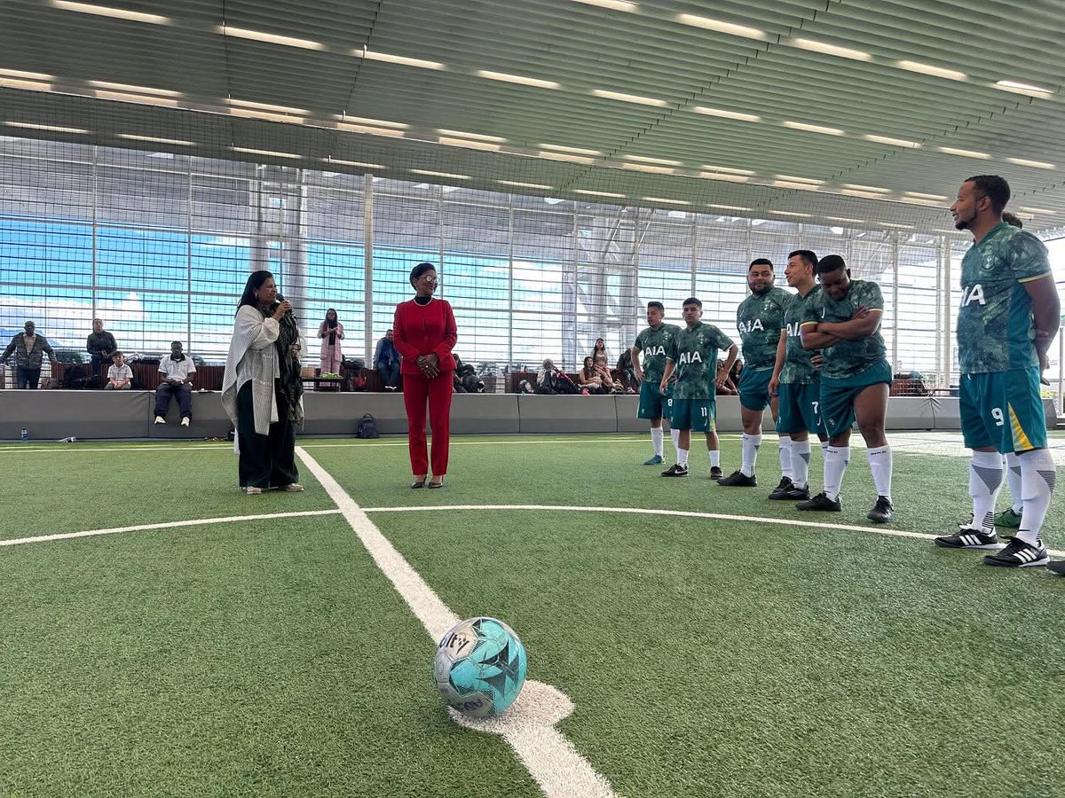 YackyCamposR's tweet photo. ⚽ En nuestros juegos de la @URestitucion impulsados desde la Secretaría General, se participa por mucho más que un trofeo: lo hacemos por la igualdad, el bienestar y el trabajo en equipo que fortalecen el servicio público. 

Somos un gran equipo!! 💪🏽 https://t.co/1kMS2dT41X