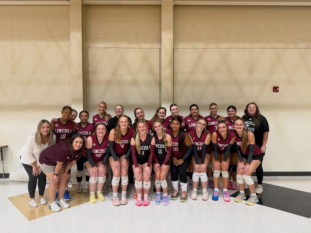 LincolnWolvesVB's tweet image. SR High Lady Wolves lost a hard fought battle with Providence Academy tonight to end their season. Thank you seniors for everything you’ve brought to the program! We are going to miss you all! We will always be proud to be a Lady Wolf! 🐺🏐