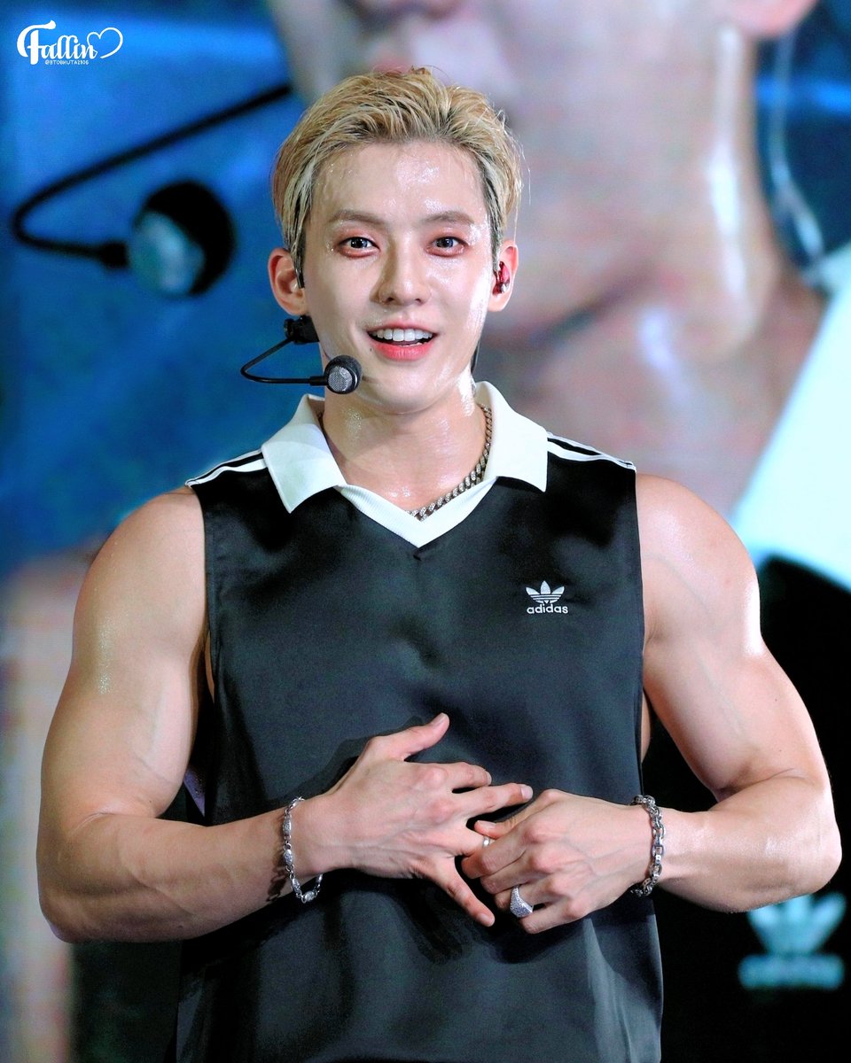 20251011 HOOK- WHO: KING
IN JAPAN 잘생쁨의 정석😃✨️
#비투비 #BTOB #HOOK #WHO_KING
#이민혁 #LEEMINHYUK #허타 #HUTA
#허타람찌 <a href="/btob2mh/">HUTA</a>