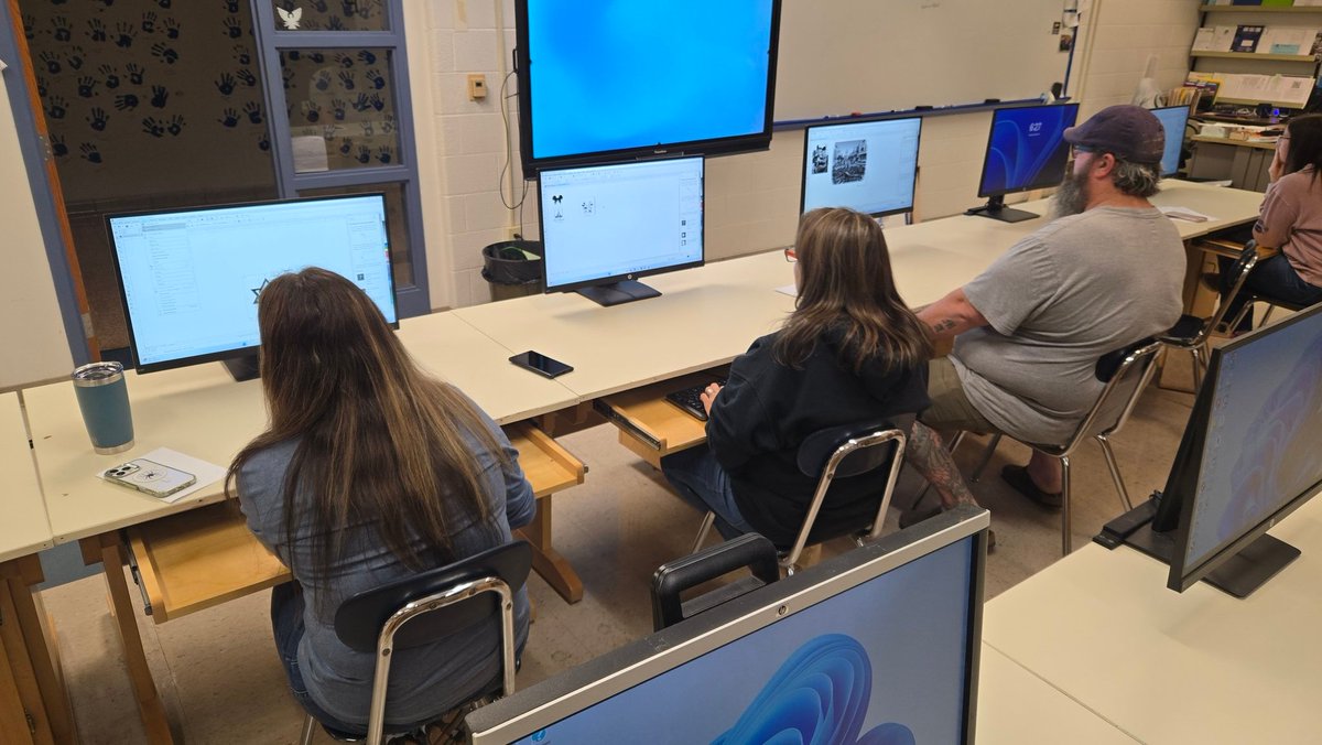 Prentice_Fablab's tweet image. New season starting for Trinity&apos;s adult evening courses! My &quot;FabLab&quot; course got to spend their 1st session laser engraving personalized drinking glasses #FabLab @dr_zebrasky #CTETHSadultclasses
@TRINITY_MLUCAS