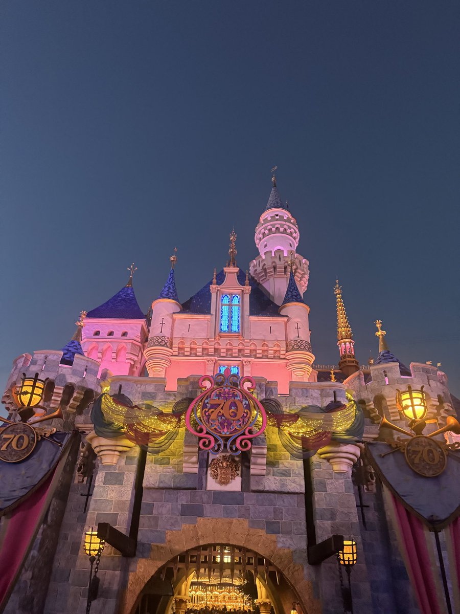 Here it is… your daily moment of Disney zen

📸 <a href="/jeffgordonla/">Jeff Gordon “Gordongrubs”</a>