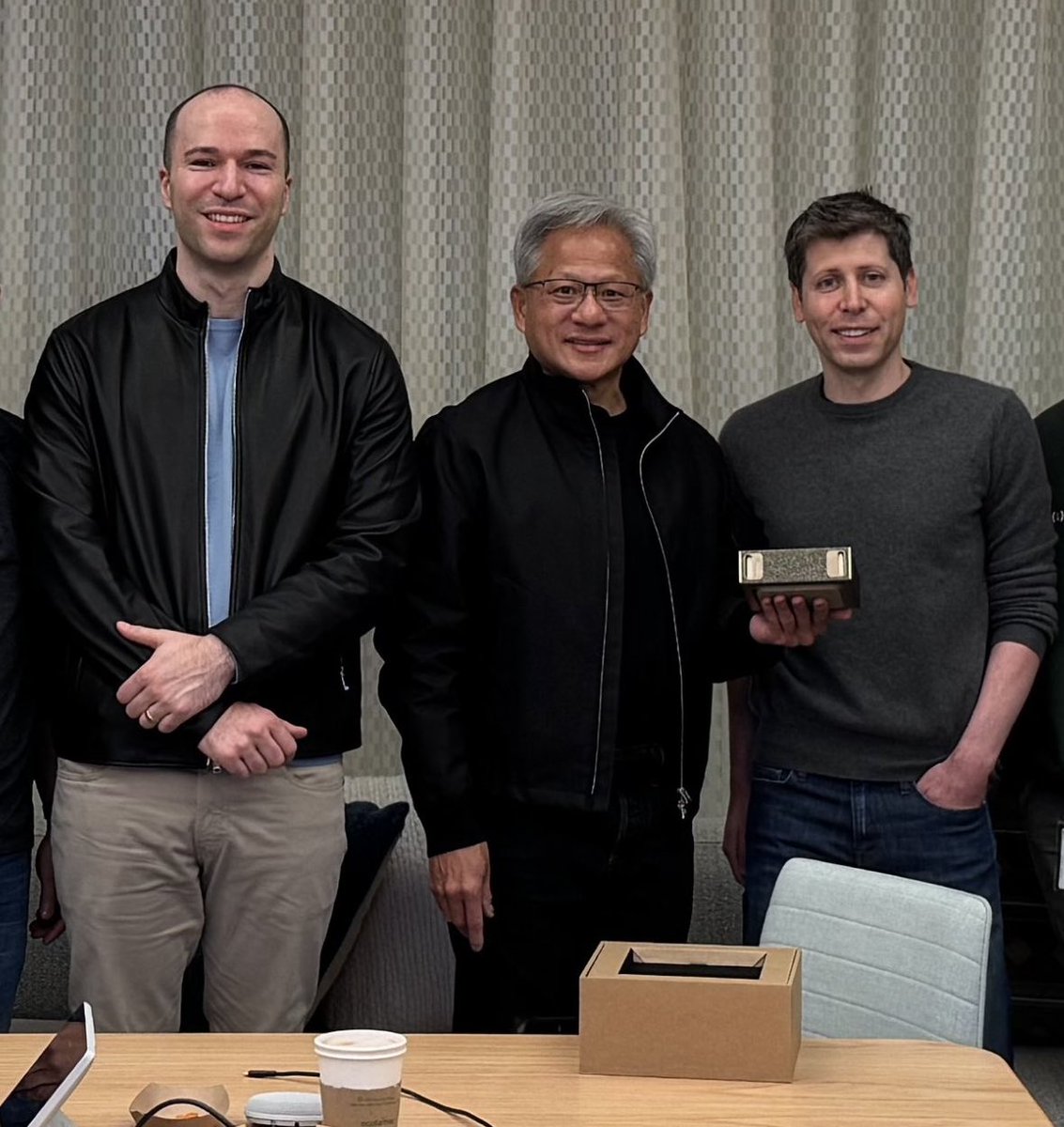 AskPerplexity's tweet image. BREAKING: NVIDIA CEO Jensen Huang just hand-delivered DGX Spark to Sam Altman at OpenAI!
“Best delivery service ever. Amazing to see so much compute (1 petaflop!) in such a tiny form factor.”
