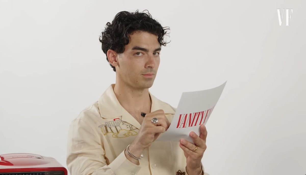 MFPWBILJONAS's tweet photo. Now who’s out here emailing the guys management trauma dumping and  begging for a meet n greet https://t.co/koon46K2tq
