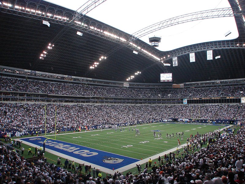 flatland_sports's tweet image. The NFL was objectively better when teams play in stadiums like these