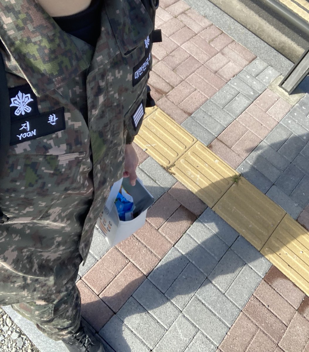 areturxx tweet media