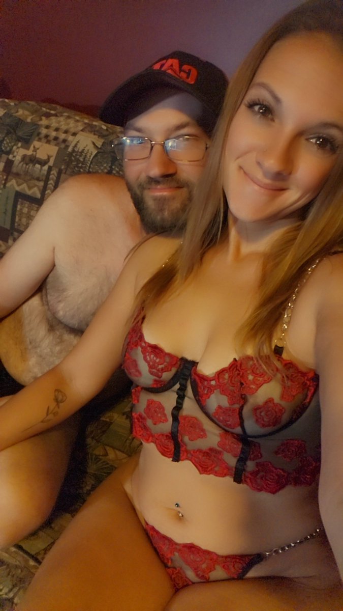 Long time no see! Finally, we got moved into our forever home and time to get back at it. We're hopping online for a little while tonight, so I hope you'll meet us there!🫶🏼💕