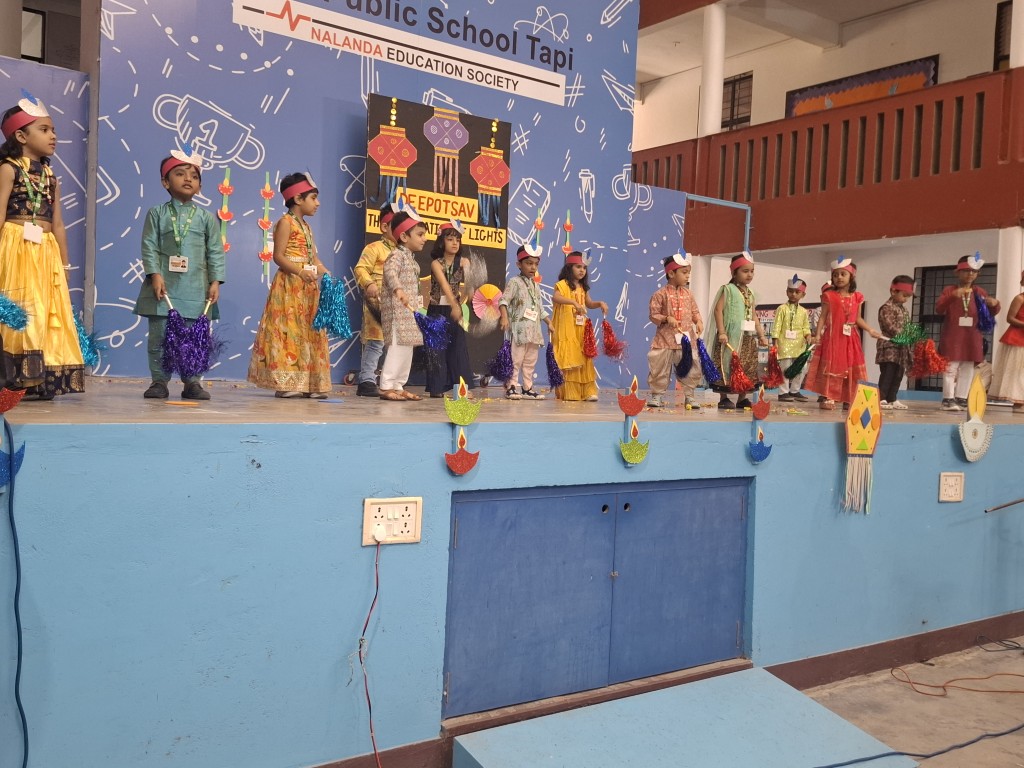 DPSTapi's tweet image. The Nursery and Prep students joyfully celebrated the Diwali Assembly on 14 October 2025 with great enthusiasm. Dressed in vibrant traditional attire, the little ones filled the atmosphere with festive cheer.
