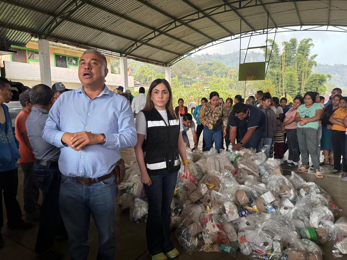 Contraloría Hidalgo entrega seis toneladas de ayuda a familias de Tlanchinol
#HidalgoBajoElAgua 
Los apoyos consistieron en alimentos no perecederos, artículos de higiene personal, productos de limpieza y agua embotellada.
elhidalgodigital.com/2025/10/16/con…
