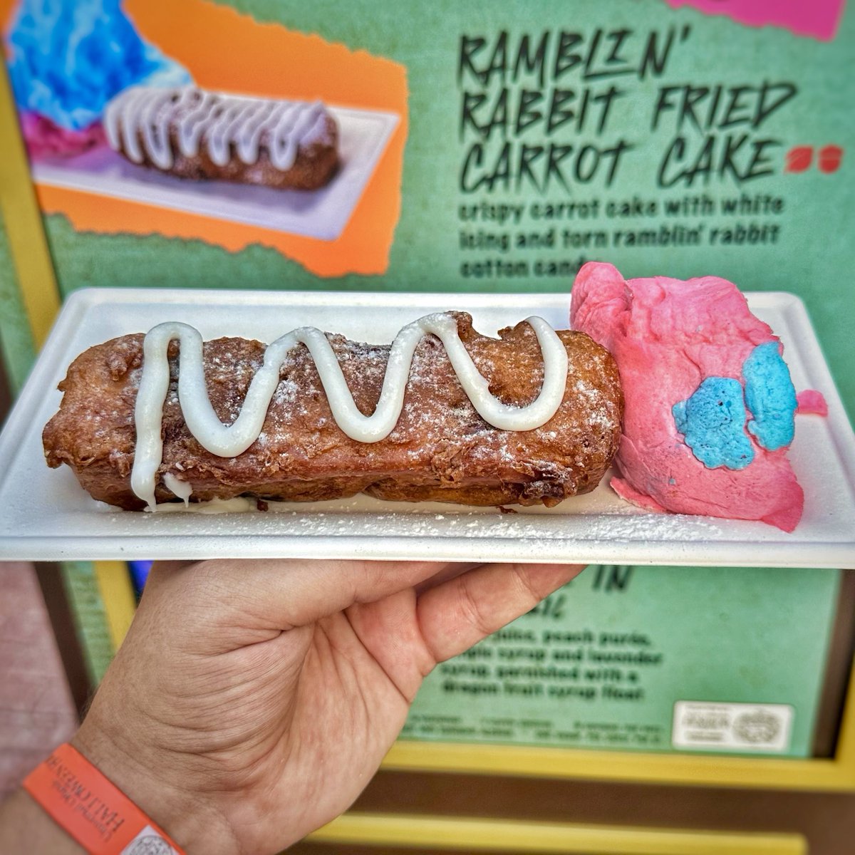 TuckBeck's tweet image. Happy National Dessert Day, from the Firefly Funhouse! Celebrating with my favorite dessert at @horrornightsorl this year, the Ramblin’ Rabbit Fried Carrot Cake! 🥕
.
#FireflyFunhouse #HalloweenHorrorNights #UniversalStudiosBlogger #HHN34 #OrlandoFlorida #UniversalStudios