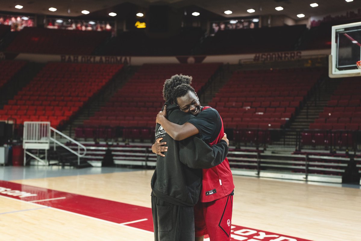 OU_MBBall's tweet image. Look who stopped by LNC today 👀