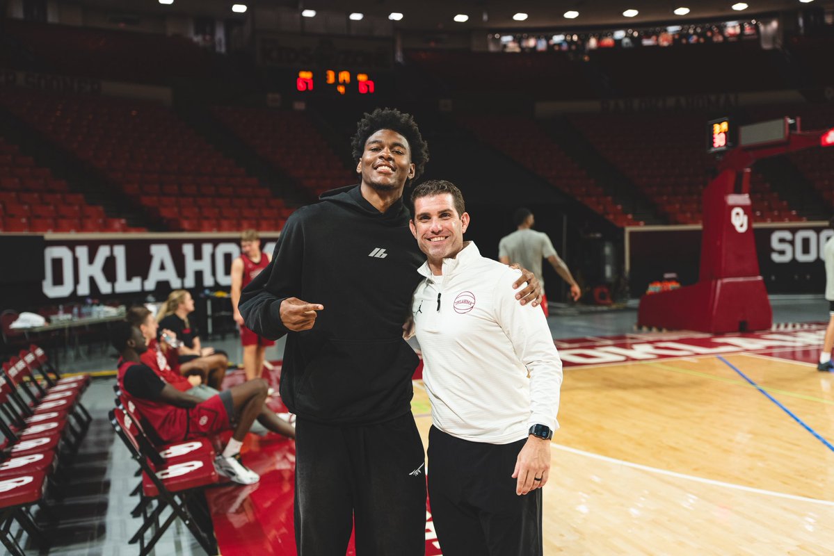 OU_MBBall's tweet image. Look who stopped by LNC today 👀