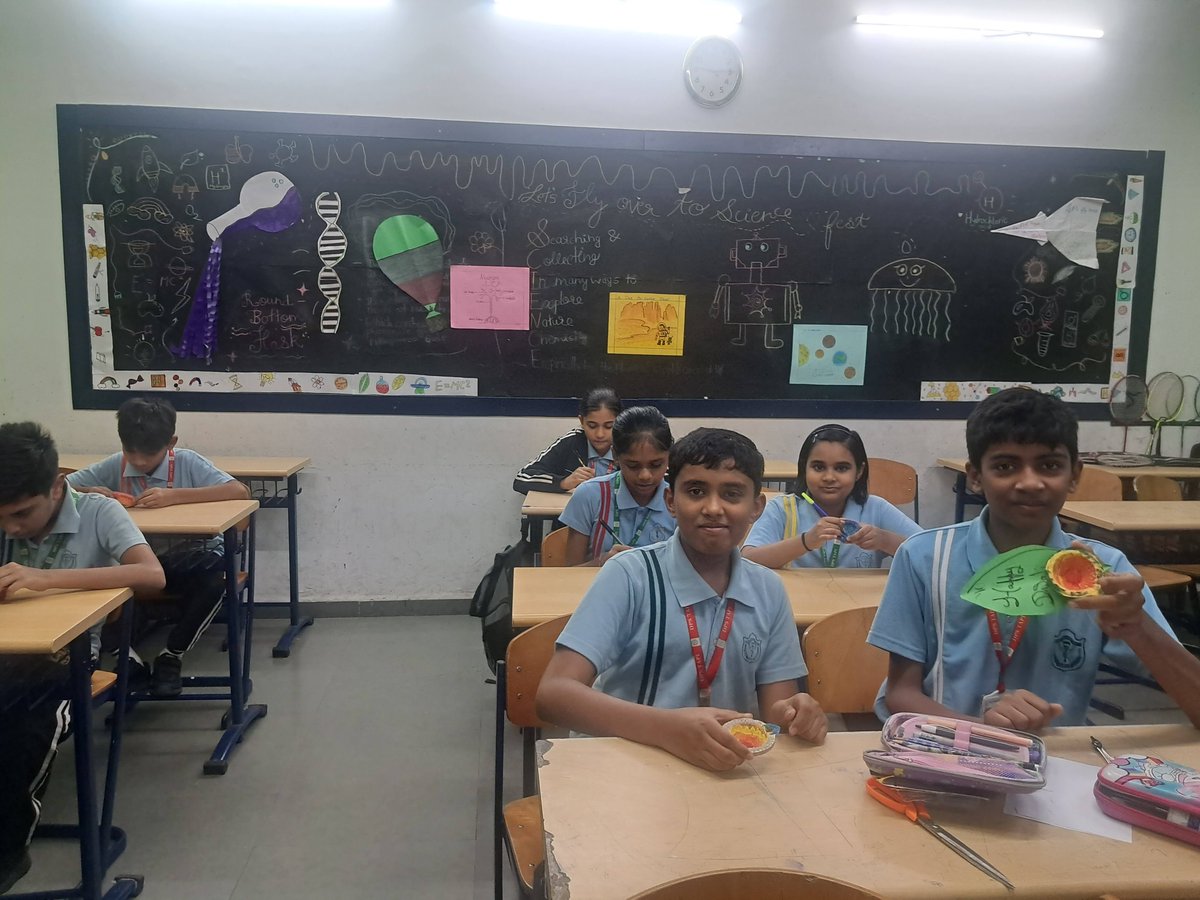 DPSTapi's tweet image. o celebrate the spirit of Diwali, “Radiant Creations – A Festive Craft Fiesta” was organised for Classes VI, VII, and XII. The event encouraged creativity, teamwork and appreciation for Indian traditions.