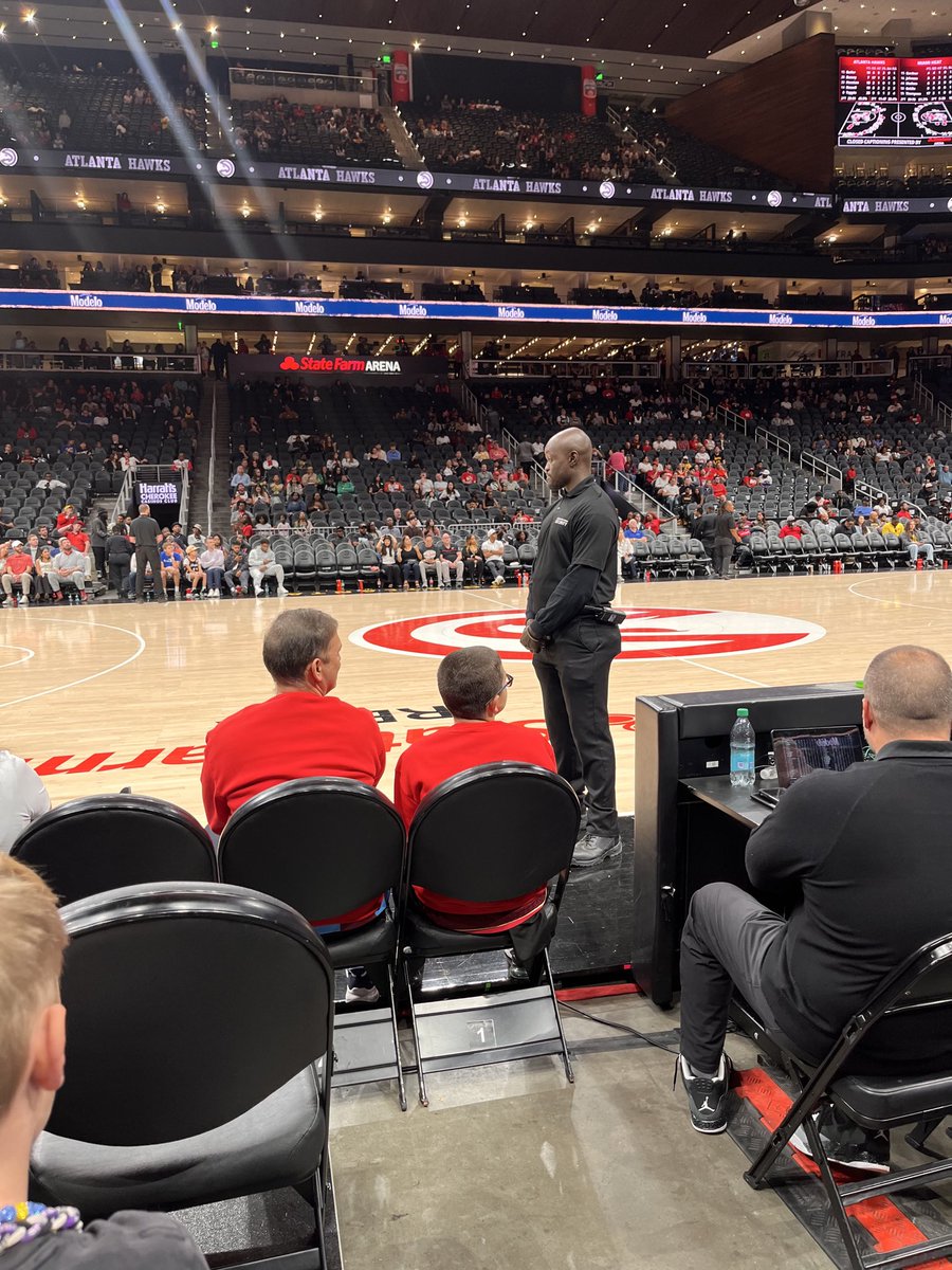 icrackedyoho's tweet image. #moneyteam #courtside #topgeek #enjoylife