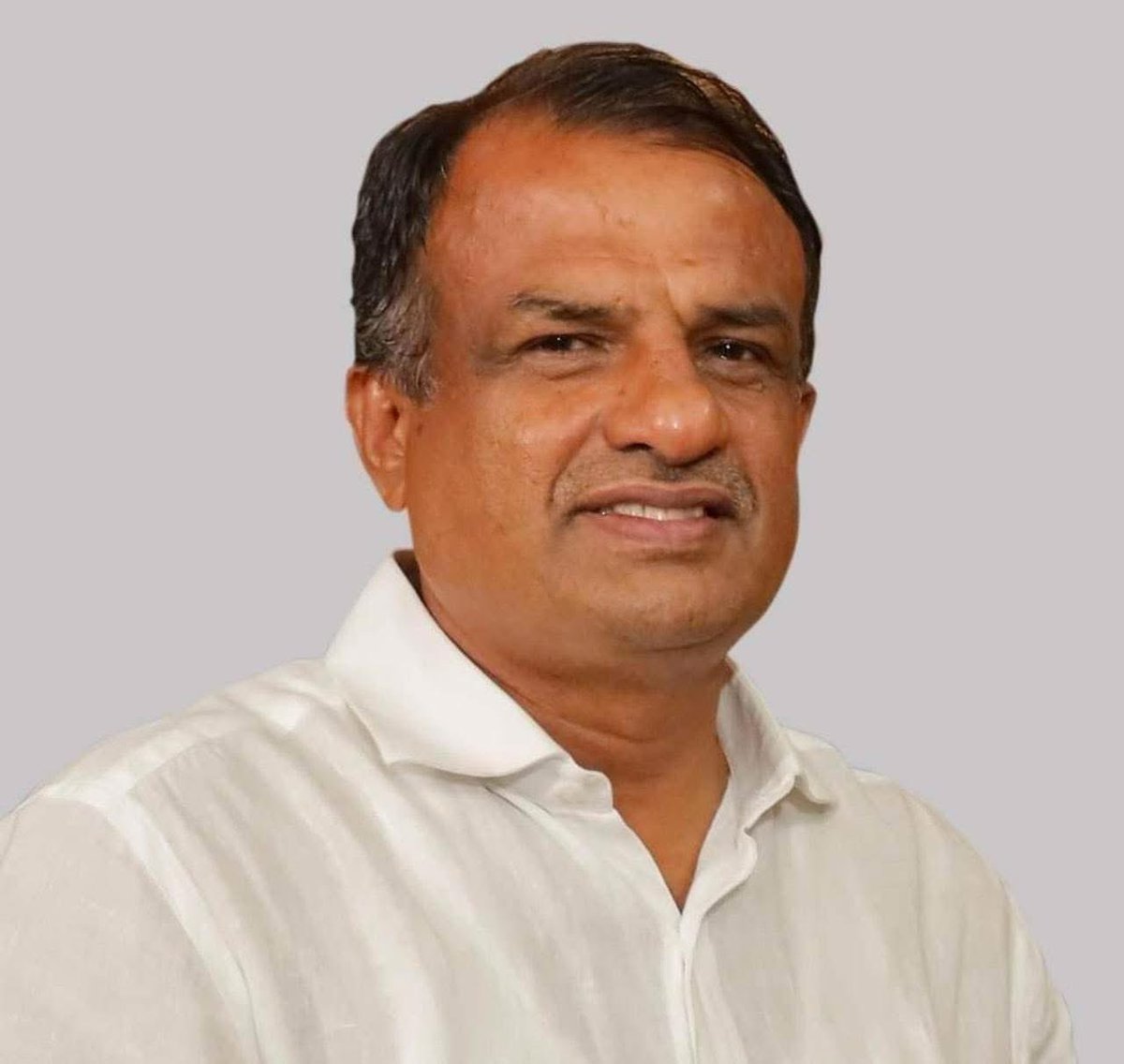 ಆತ್ಮೀಯರು, ವಿಧಾನ ಪರಿಷತ್ ಸದಸ್ಯರು ಹಾಗೂ ಕರ್ನಾಟಕ ಪ್ರದೇಶ ಕಾಂಗ್ರೆಸ್ ಸಮಿತಿಯ ಕಾರ್ಯಾಧ್ಯಕ್ಷರಾದ ಶ್ರೀ ಮಂಜುನಾಥ್ ಭಂಡಾರಿ ಅವರಿಗೆ ಹೃತ್ಪೂರ್ವಕ ಜನ್ಮದಿನದ ಶುಭಾಶಯಗಳು. 

ಭಗವಂತ ತಮಗೆ ಉತ್ತಮ ಆರೋಗ್ಯ, ದೀರ್ಘಾಯುಷ್ಯ ಮತ್ತು ಯಶಸ್ಸಿನಿಂದ ಕೂಡಿದ ಜೀವನವನ್ನು ಕರುಣಿಸಲಿ ಎಂದು ಹಾರೈಸುತ್ತೇನೆ. 
@manjunathb
