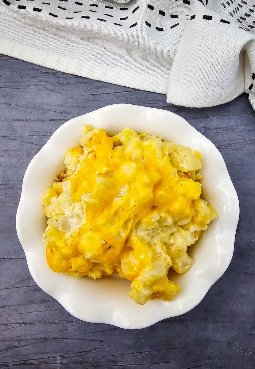 MessForLess's tweet image. Set it and forget it! Crockpot Cheesy Potatoes are the easiest way to bring comfort to your table. 🧀🥔 Try this crowd-pleaser for your next gathering: messforless.net/crockpot-chees… #CrockpotRecipes #CheesyPotatoes #SetItAndForgetIt