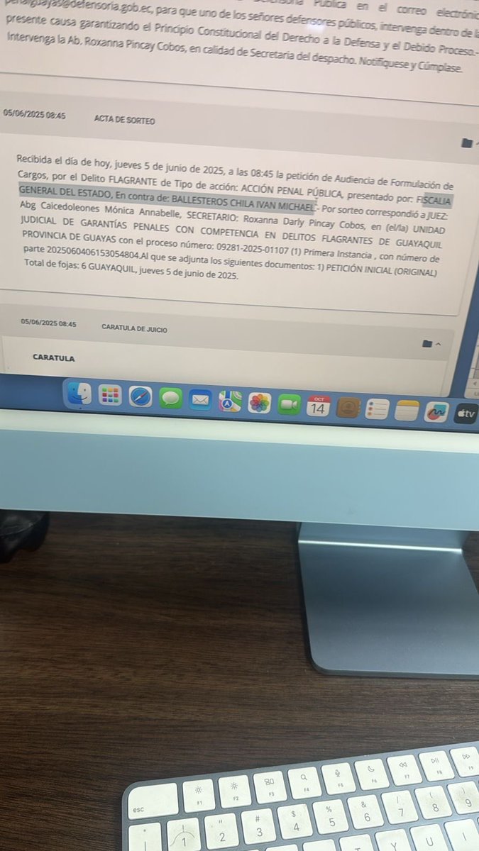 Aquiles Alvarez Henriques (@aquilesalvarez) on Twitter photo Con videos de <a href="/SeguraEp/">Alex Segura EP</a> entregados a <a href="/PoliciaEcuador/">Policía Ecuador</a> y <a href="/FFAAECUADOR/">Fuerzas Armadas del Ecuador</a> se persiguió y capturó en delito flagrante al potencial autor de la bomba de la Bahía.
Los indicios eran claros, concordantes y unívocos.
Y aun así, la <a href="/FiscaliaEcuador/">Fiscalía Ecuador</a> del Guayas NO ACUSÓ.
El caso fue ARCHIVADO. Con videos de <a href="/SeguraEp/">Alex Segura EP</a> entregados a <a href="/PoliciaEcuador/">Policía Ecuador</a> y <a href="/FFAAECUADOR/">Fuerzas Armadas del Ecuador</a> se persiguió y capturó en delito flagrante al potencial autor de la bomba de la Bahía.
Los indicios eran claros, concordantes y unívocos.
Y aun así, la <a href="/FiscaliaEcuador/">Fiscalía Ecuador</a> del Guayas NO ACUSÓ.
El caso fue ARCHIVADO.