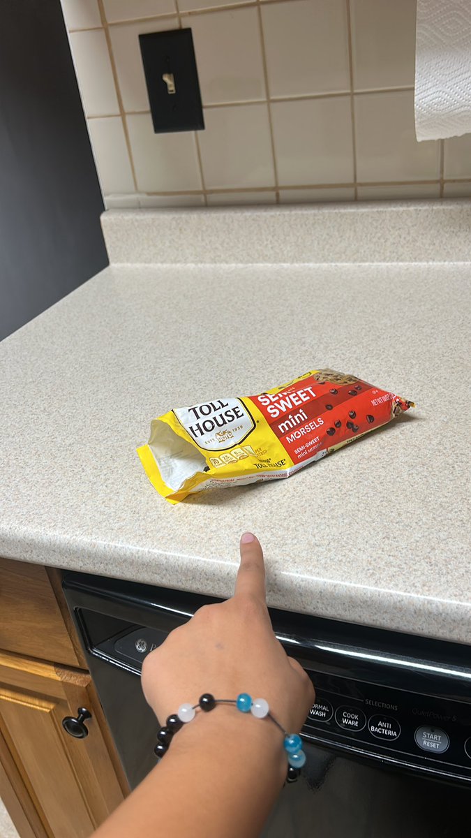 youll never catch my ass logging chocolaye chip cals cus i simply dont gaf,,,if they little they dont count