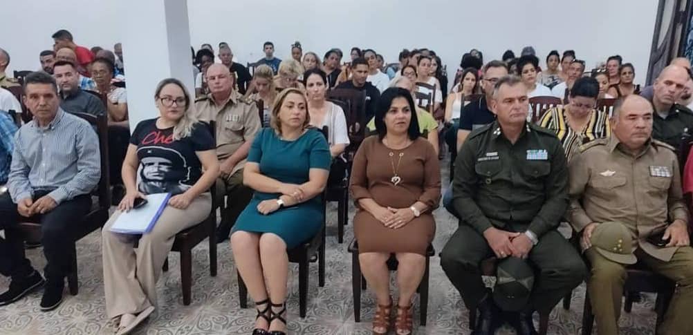 Aquel día inolvidable, el 14 de octubre de 1997, Santa Clara vivió uno de los momentos más significativos de su historia,a llegada de los restos del Comandante Ernesto Ernesto Che Guevara y de sus compañeros de guerrilla, caídos en Bolivia.
#CheVive