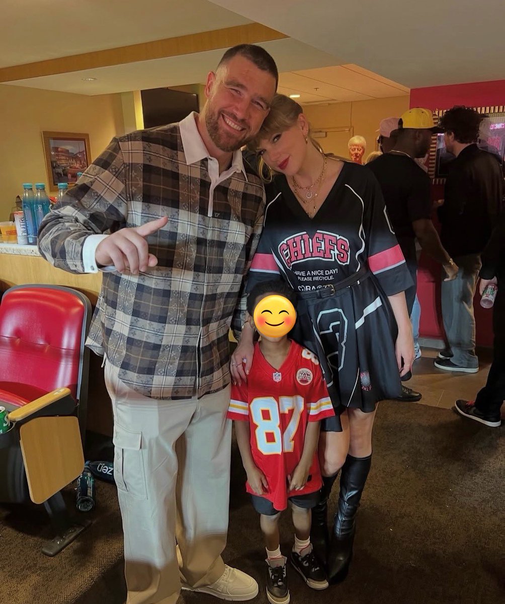 tayvishazetoo's tweet image. Taylor &amp;amp; Travis 🥰