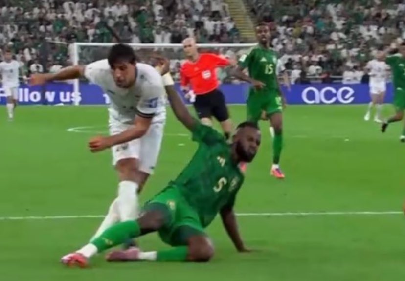 #السعوديه_العراق
يخرب بيت مرجلتك ياشيخ

روح ياشيخ يارب فريقك يحقق الثلاثيه 💚