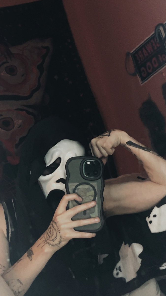 Preview of tonight’s set ~ some half clips to post later as I edit this custom I did ~ and the full vids will be going up on onlyfans as well as some photo dumps !