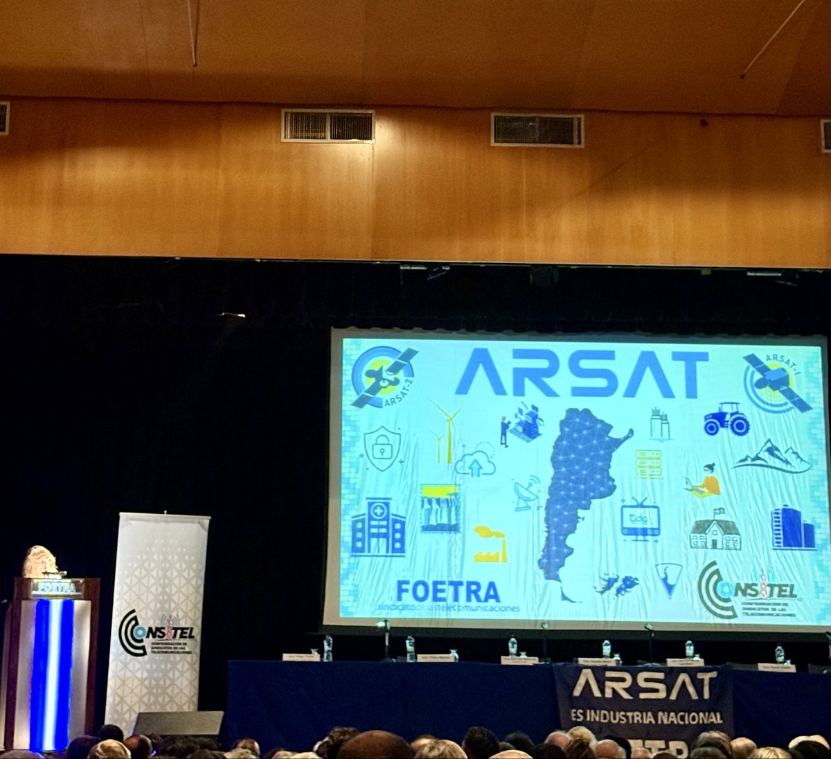 En defensa de #ARSAT

Ante la vocación colonial del gobierno, más organización para luchar por la soberanía científico-tecnológica, de telecomunicaciones y energética. 

Propiedad pública y participación de lxs trabajadores. 

#FueraMilei
#FueraVillarruel