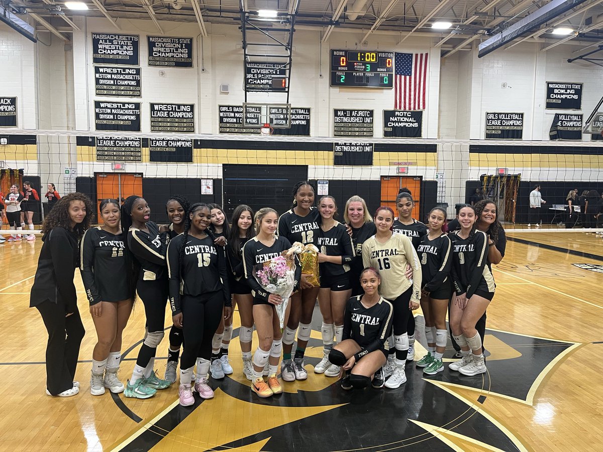 SpringfieldCHS's tweet image. Congratulations to the seniors on the Central girls volleyball team. Thank you for all that you have done for our Central!!