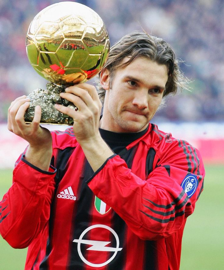El llistat de participants quan Andriy Shevchenko va guanyar el Ballon d'Or 2004 és impressionant. Tenia molt mèrit guanyar davant d'autèntics monstres del futbol d'aquella dècada i posteriors.