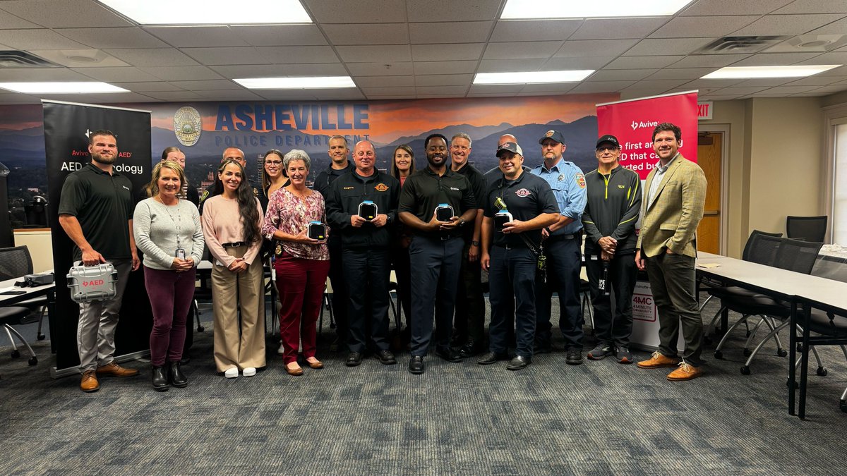 AviveSolutions's tweet image. Avive hosted a Tactical Medical Activation in Asheville, NC, uniting 4 law enforcement agencies for training led by Dr. Stephen Powell. The course emphasized high-quality CPR, AED integration, and tactical care to improve first responder effectiveness. avive.life/law-enforcement